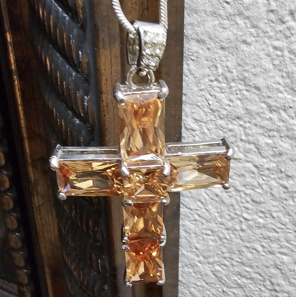 Elegant Faux Citrine Cross Pendant 18 inch Necklace 2 inch Extender EUC - Picture 2 of 8